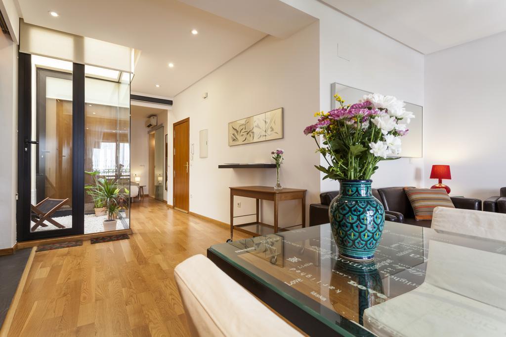 Artist's Charming Design - Space Maison Apartament