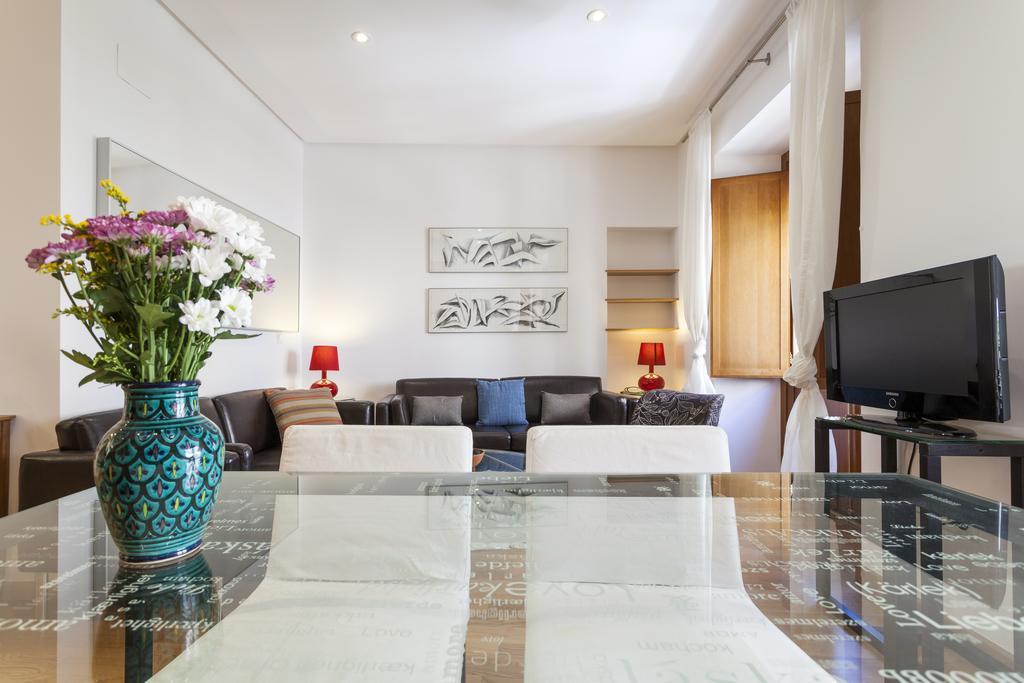 Artist's Charming Design - Space Maison Sewilla